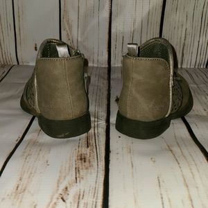 OshKosh size 7 toddler ankle boots